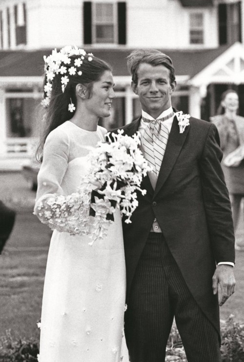 Minnie Cushing married  American photographer, artist, diarist and writer Peter Beard at their weddi