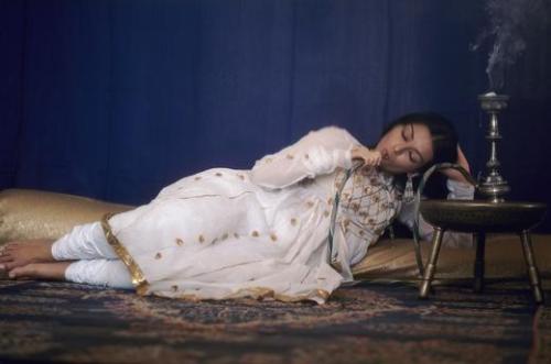 lindazahra: INDIA - Young lady named zarina smoking waterpipe in  Hyderabad (Andhra Pradesh 1960   