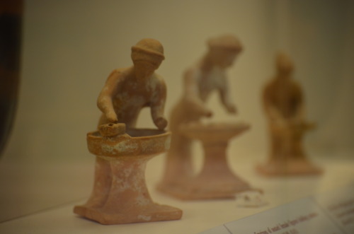 women-of-the-antiquity: Terracota figurines, three women kneading dough (ca 5th century B.C) Some re