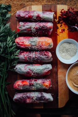 beautifulpicturesofhealthyfood:  Veggie rolls with basil and tahini chili sauce…RECIPE 