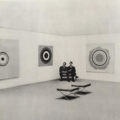 apeninacoquinete:“Gallery owners John Kasmin and Lord Dufferin at Kasmin Gallery, London, 1960s.” 