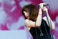 rhaennys-targaryen:  CHVRCHES @ V Festival 