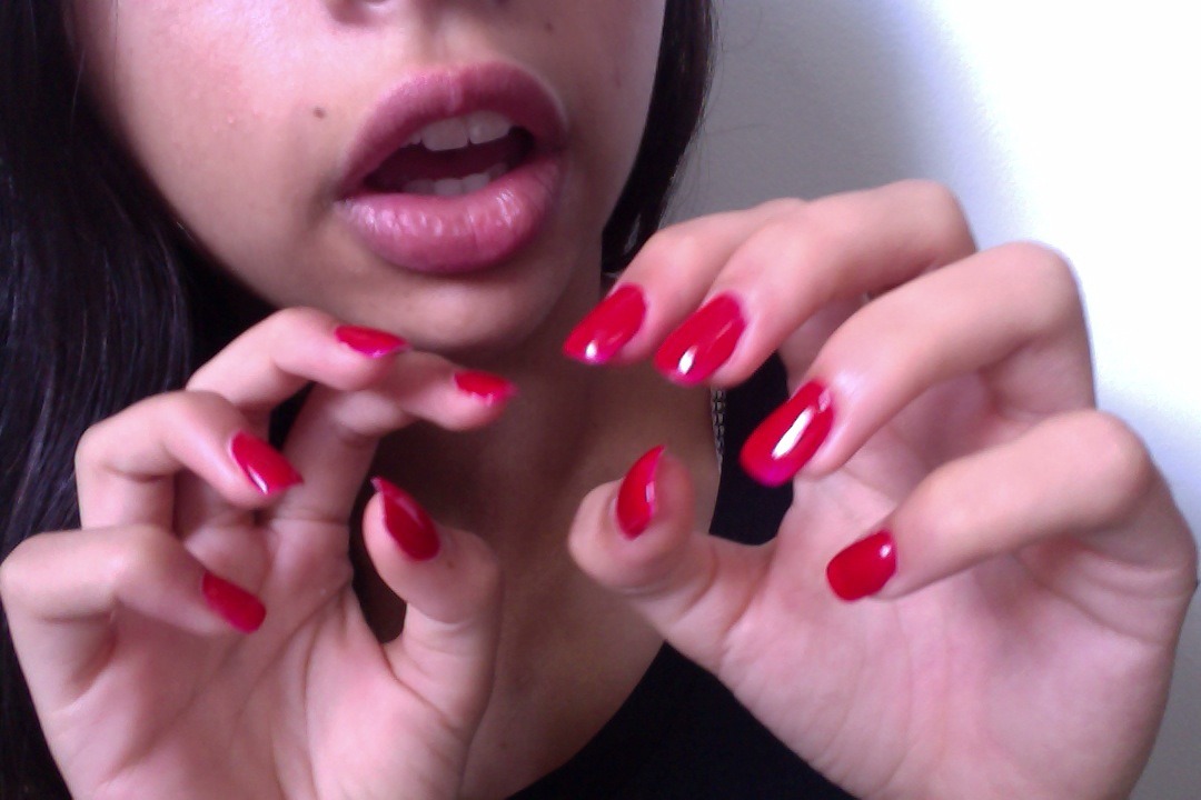 palechanell:  bodyelectricm:  Pale Bitch ♡  Pale &amp; pretty xx 