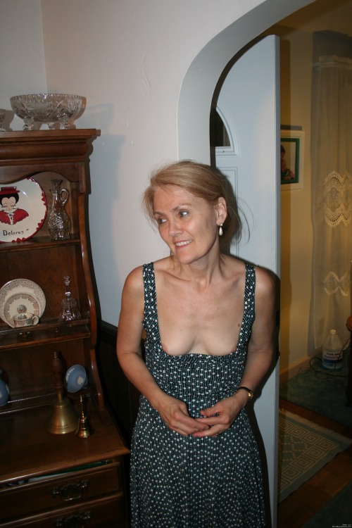 shes-somebodys-mum: Sexy little lady ;) Bet she is tight..