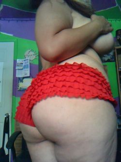 misssiren:  Ruffle panties. 