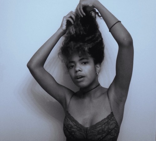 artposer: I used to be to scared and self-conscious about wearing my hair natural. I grew up in an e