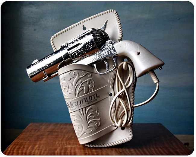 deiradarling:  Who do I have to kill to get my hands on this hair dryer? 