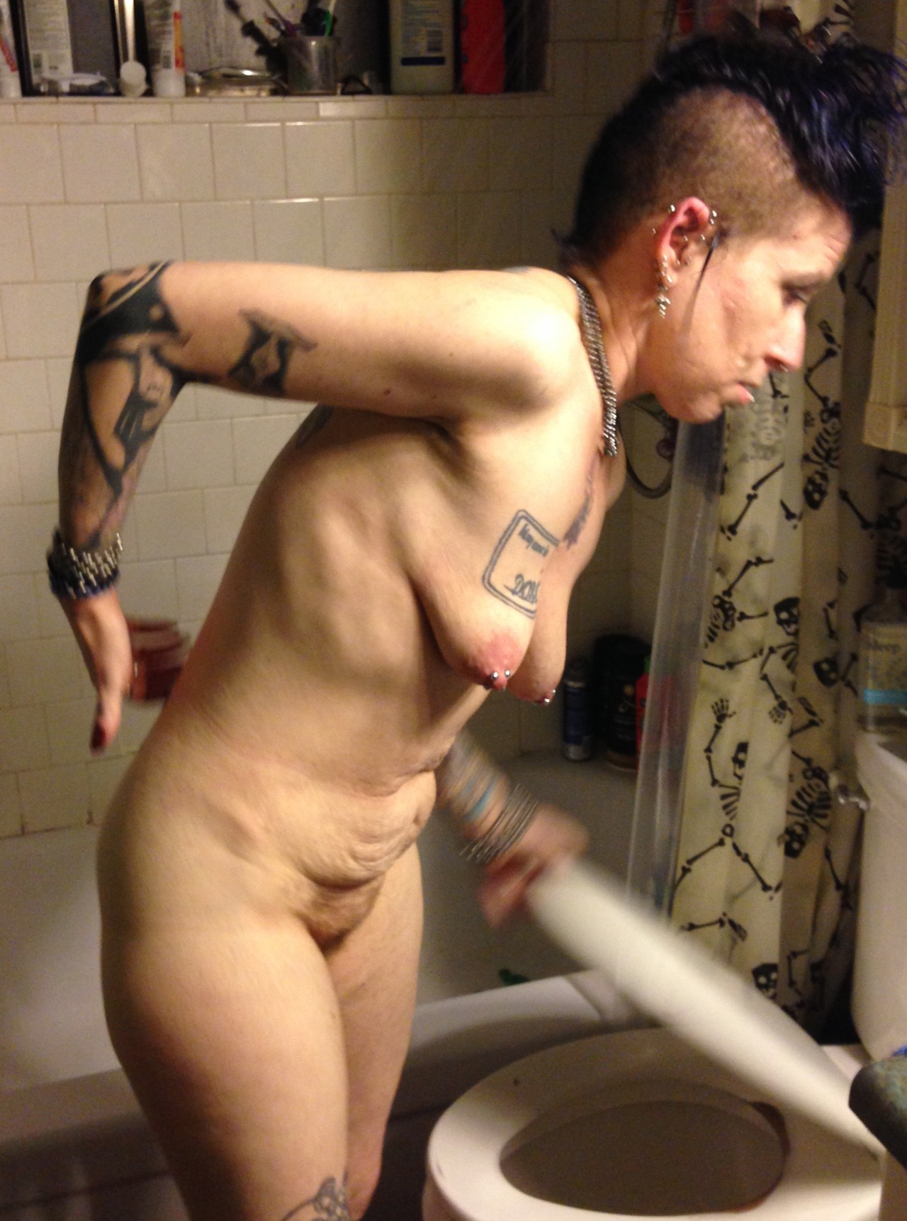 joansanders:  justwatchingsluts456:  saggy tits portland webslut nina  Perfect nippz!