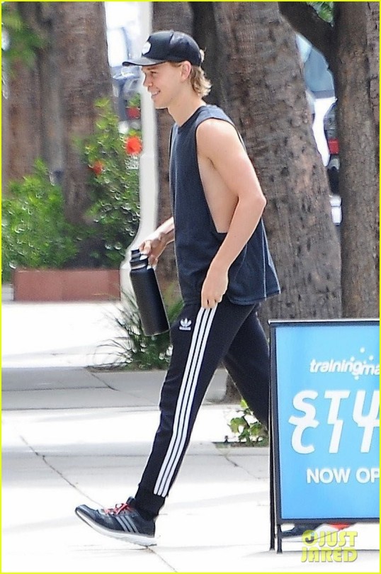 I Would Die To Get My Hands On An Austin Workout Video. I Would Do So Much. I Would Even Be Willing To
