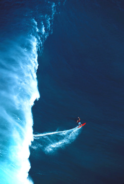 surf4living:  tow surfing | oahu | 2001 ph: sean davery 