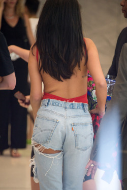 selgomez-news:    June 22: Selena arriving at SiriusXM Hits 1