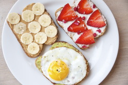 dontjustsurvive-live:  Lunch: ww toast with peanut butter and banana, avocado and egg, cream cheese and strawberries 