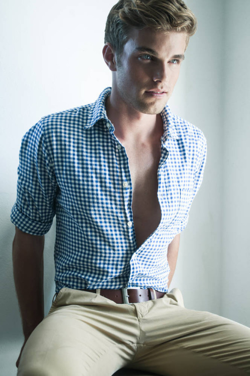 handsomeguysdaily:  Hot guys on cam: http://bit.ly/2d5S5jN