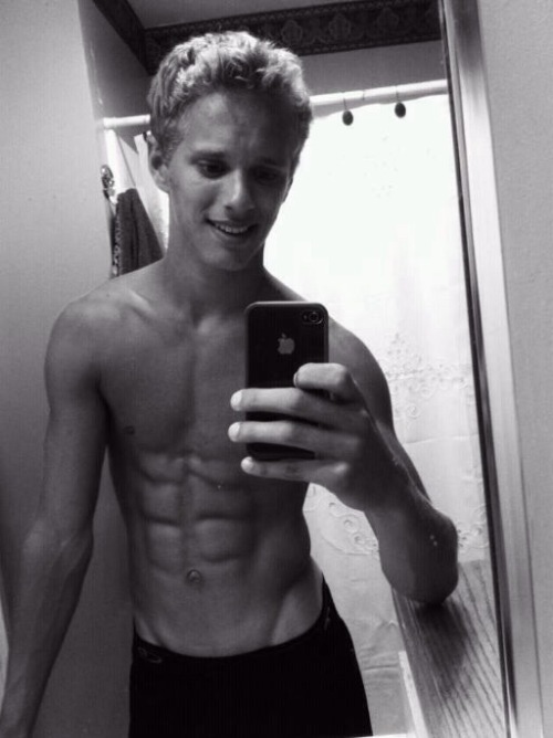 muteboi4eva:  Gavin……oops there goes my pants!