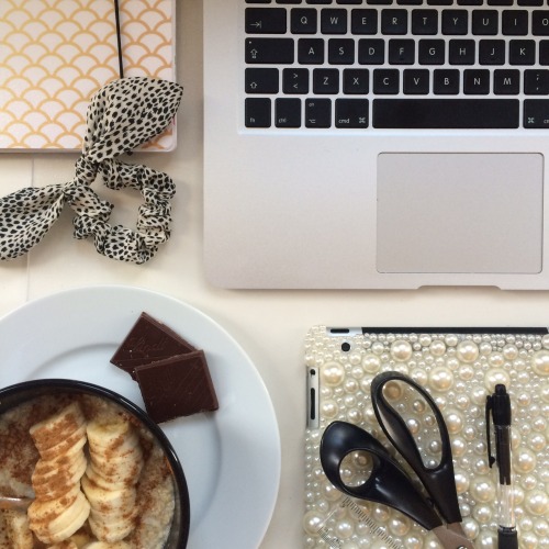 studydiaryofamedstudent: Lunch time! Oatmeal with banana and some chocolate on the side