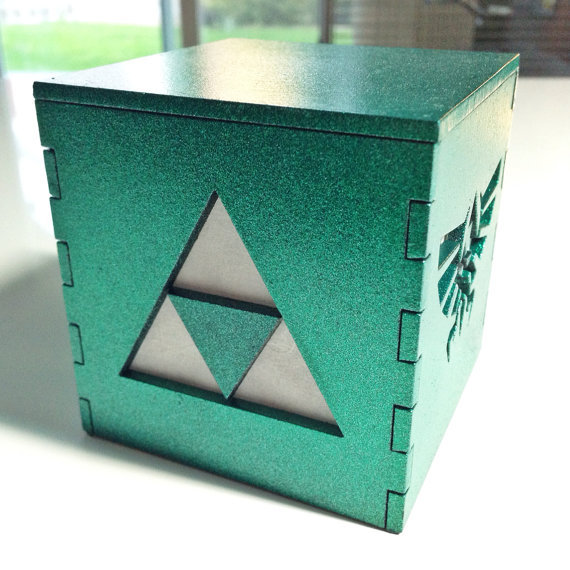 geek-studio:  Legend of Zelda Triforce light box by BurntPixels 