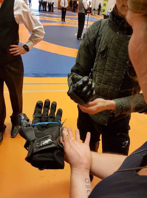 ordinaryvisionary:State of the art ProGauntlet prototype, tested by Dutch top fencer Arto Fama in to