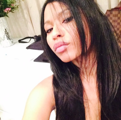 creamofmango:Nicki Minaj x Instagrambottom left is business mom realness