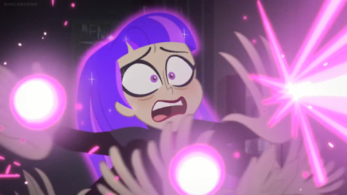 Zatanna was scared silly, and in her panic, she accidentally froze Supergirl before getting att