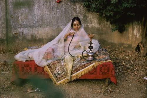 lindazahra:  INDIA - Young lady named zarina smoking waterpipe in  Hyderabad (Andhra Pradesh 1960   