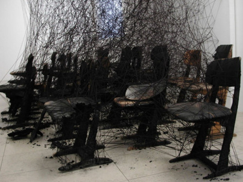 f-l-e-u-r-d-e-l-y-s:  Installations by Chiharu Shiota  The Japanese artist Chiharu Shiota makes installations made ​​of threads that are reminiscent of cobwebs. Objects embedded in them or stacked on top of each other create a environment imbued with