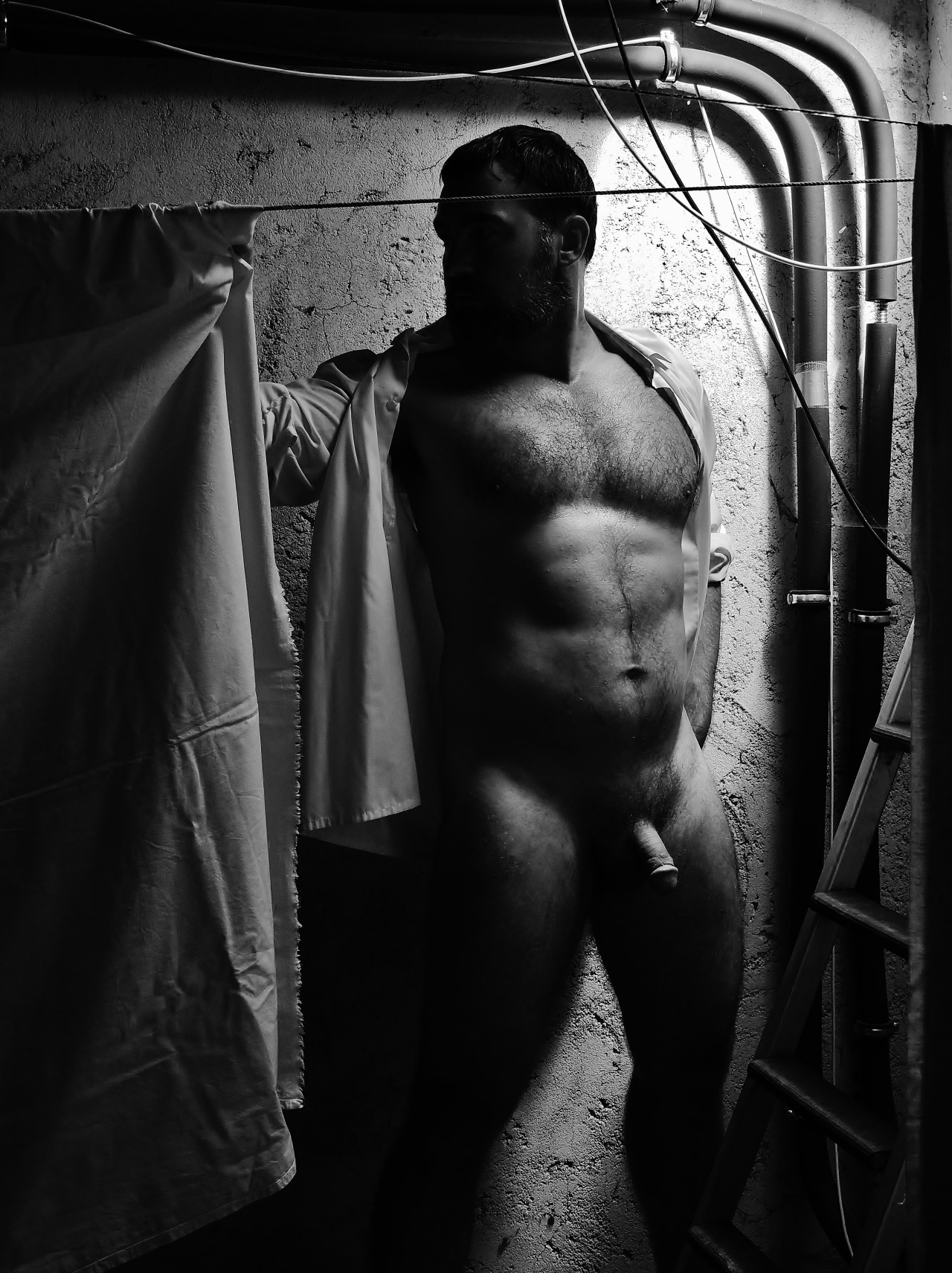 beartheczech:  http://www.dualitybooks.com/vladimirokrinaphotos.htm http://dualitybooks.weebly.com/monographs.html