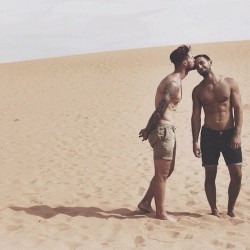 fuckyeahdudeskissing:  Fuck Yeah Dudes Kissing A place to see men kiss on Tumblr. Submit a kiss.