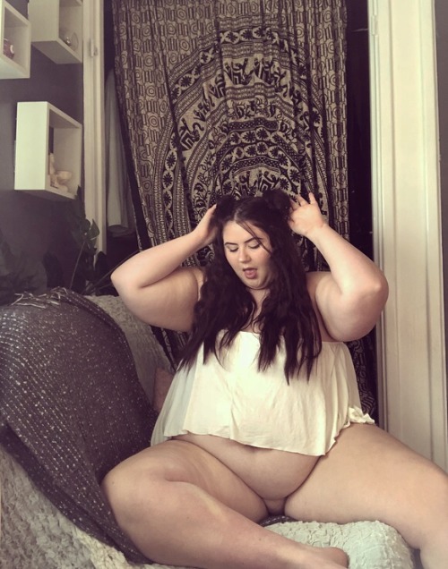 that-fatt-girl:  Feeling cute af  Very cute-n-sexy