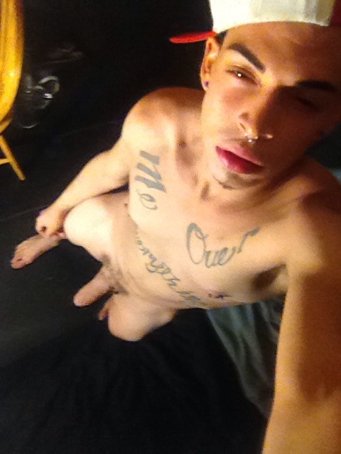 godtothesebasichoes:  Drunk & high & still going to WERK the fuck lol