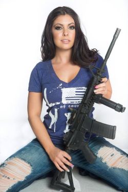 girlandguns:  Girl With Gun  follow me at : http://girlandguns.tumblr.com/