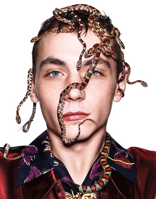 aveoi:  Yuri Pleskun for VMAN