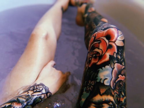 bellusterra: be still.