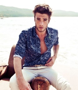 letsrunawaytogether2:  Gaspard Menier sur @weheartit.com - http://whrt.it/15t6aKu  Es un maldito papi :o  