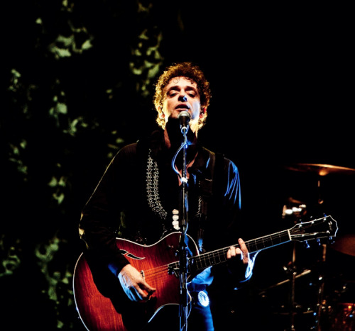 asiiideilogica:  10/100 fotos de Gustavo Cerati 