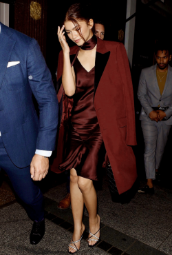 zedayacoleman:  ZENDAYA COLEMANLeaving The Cartier Store in London, UK  