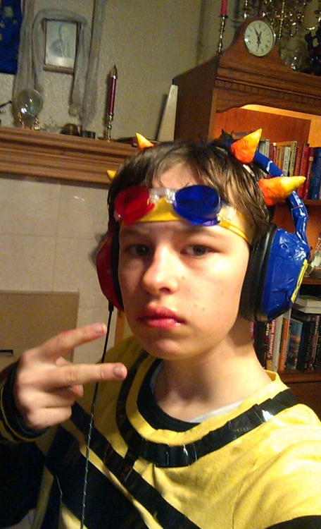 apparently these goggles help lessen sensory overload who knew um yeah hi. im psiioniic, im 15, and 
