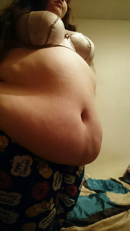 hengmcfly:  misschubbachubb:  Just a few pics 😄 “mmm…donuts!” 😊🍩  Stunning 