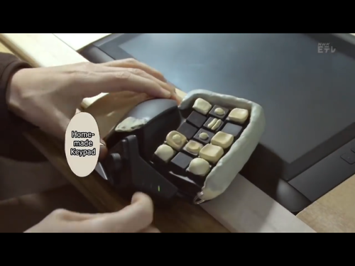 yournewkeyboard: tariqah: Look at Junji Ito’s homemade keypad please This is a great example of how gaming keypads/macropads can be used by artists! This appears to be a Razer Tartarus/Nostromo or similar keypad that he has altered with something like