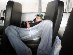twinkcatboy:  “Sleeping on the bus [x-post