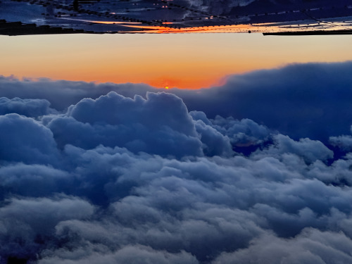 bigbudmcleod:The amazing world of sunsets and clouds!