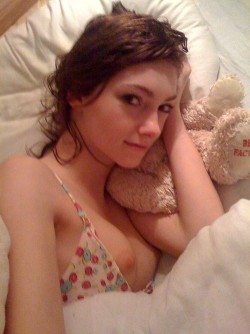 Sexygirls249:  This Kik Teen Is Looking For Somebody To Get In Bed With :)  I&Amp;Rsquo;M