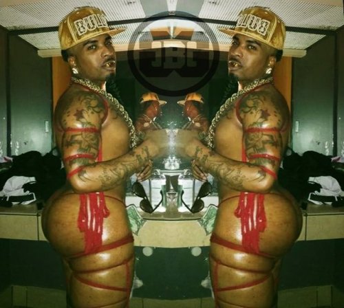 luvphattazz:  thagoodgood:  Stacked  All the way………………… 