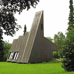 germanpostwarmodern:  Friedenskirche (1975-76) in Münstertal, Germany. Architect unknown.