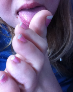 kissabletoes:My sweet tasting toes! Wanna