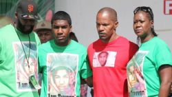 racismschool:  thechanelmuse:  Jamie Foxx’s always reppin’ for Trayvon Martin. Respect!  My heart. Love to Jamie Foxx. 
