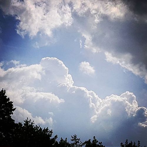 again #cumulunimbus - so #beautiful #clouds #blue #sky via Instagram https://ift.tt/2qUcfBT