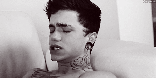 aliveyourfuckinglife:  his face.*-* itt: We Heart It. 