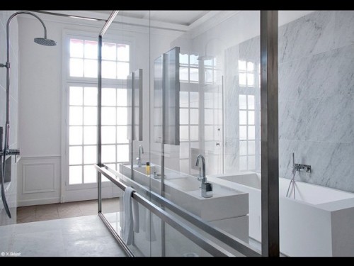 {Had come across this bathroom by another French designer recently - Damien Langlois-Meurinne. I jus