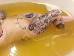 strangevibezz:  To the I untrained eye. I’m clearly bathing in beer.  Perfect &lt;3