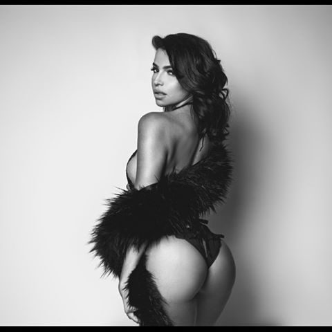 Sex serresnews:  Vida Guerra is a Cuban model pictures